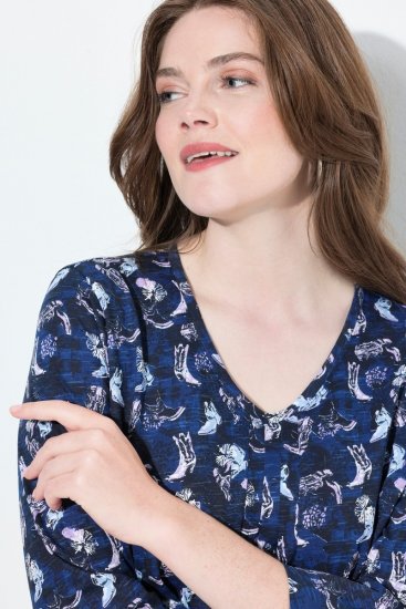 Ulla Popken Asymmetric Cowboy Boot Print Tee Dark Blue - T-shirts imprimés pour femme - Tee-shirts à motifs pour femme