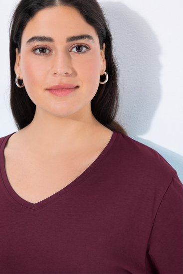 Ulla Popken Back To Basics V-Neck Relaxed Fit Cotton Tee Dark Berry - T-shirts - T-shirts au féminin, grandes tailles