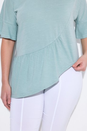 Ulla Popken Asymmetric Flounce Panel Short Sleeve Tee Light Moss Green - T-shirts - T-shirts au féminin, grandes tailles
